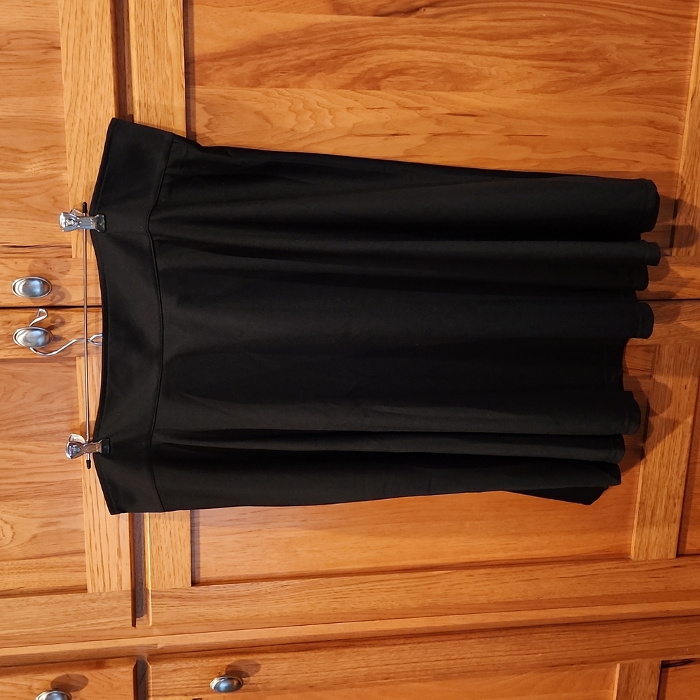 BLOOMCHIC *BLACK SKIRT* SZ 20 - (2XL) **New**